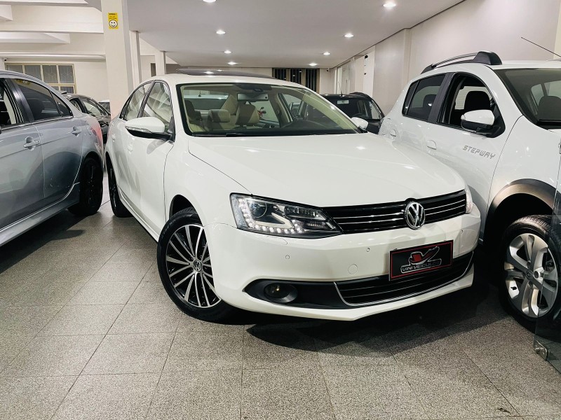 JETTA 2.0 TSI HIGHLINE 211CV GASOLINA 4P DSG - 2013 - CAXIAS DO SUL