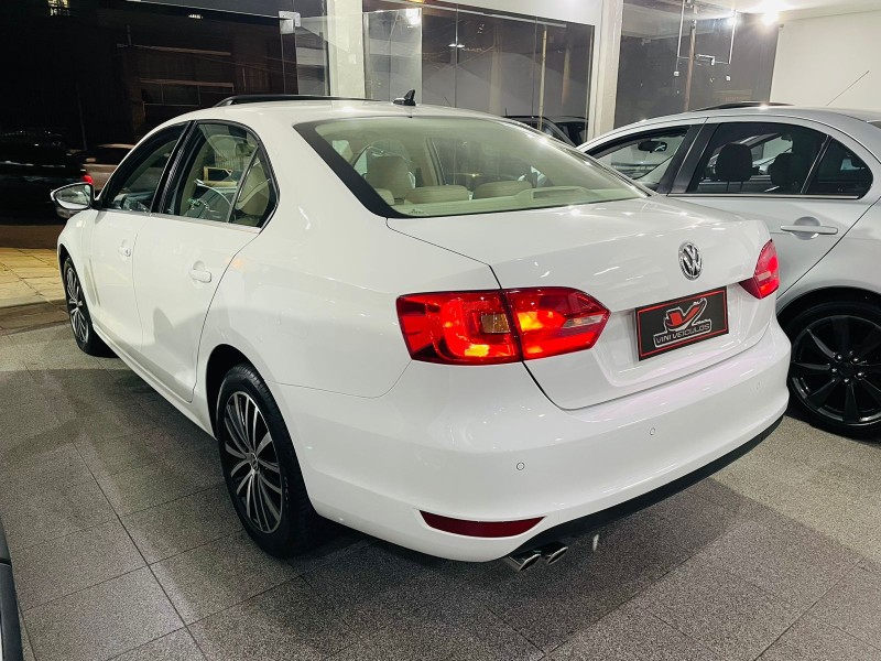 JETTA 2.0 TSI HIGHLINE 211CV GASOLINA 4P DSG - 2013 - CAXIAS DO SUL