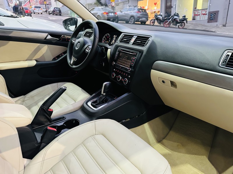 JETTA 2.0 TSI HIGHLINE 211CV GASOLINA 4P DSG - 2013 - CAXIAS DO SUL