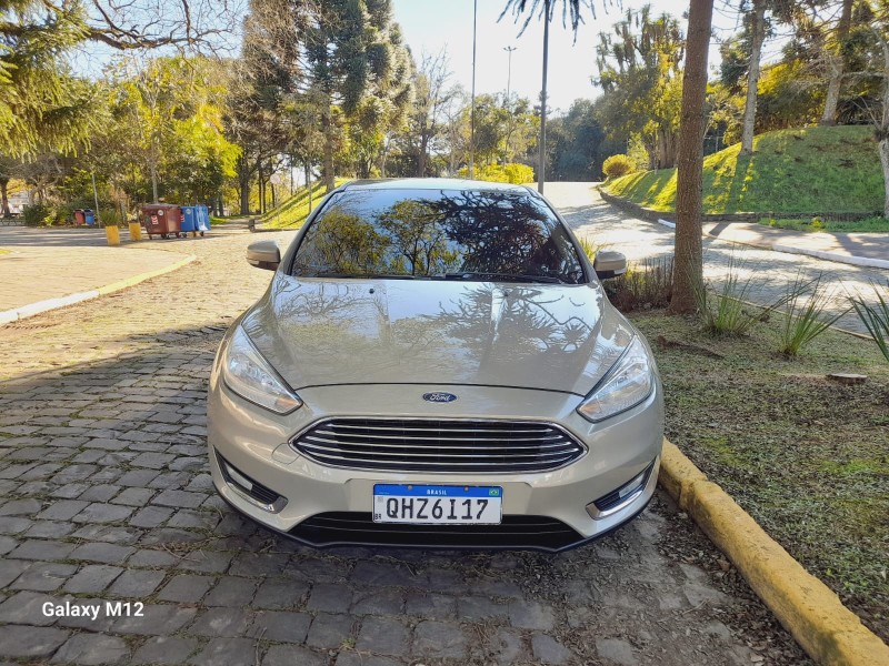 FOCUS 2.0 TITANIUM HATCH 16V FLEX 4P AUTOMÁTICO - 2016 - FARROUPILHA