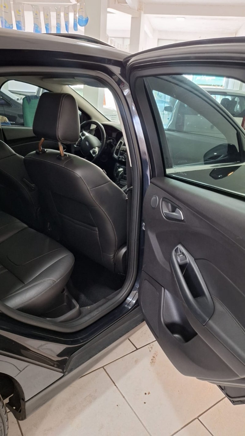 FOCUS 2.0 FC 16V GASOLINA 4P AUTOMÁTICO - 2015 - ESTRELA