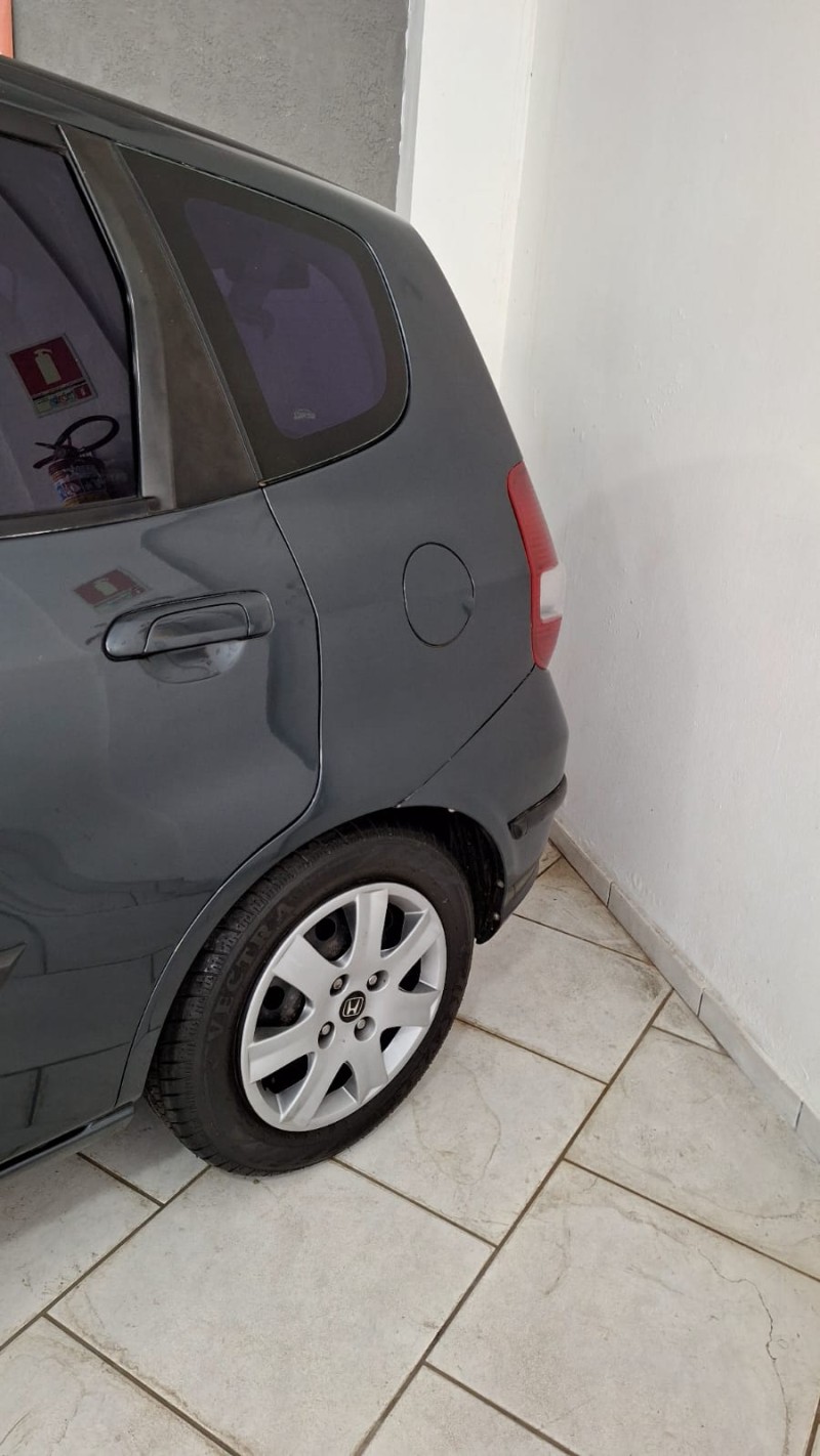 FIT 1.4 LXL 8V GASOLINA 4P MANUAL - 2005 - ESTRELA