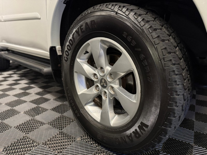 PAJERO DAKAR 3.2 4X4 16V 7 LUGARES TURBO INTERCOOLER DIESEL 4P AUTOMÁTICO - 2012 - FARROUPILHA