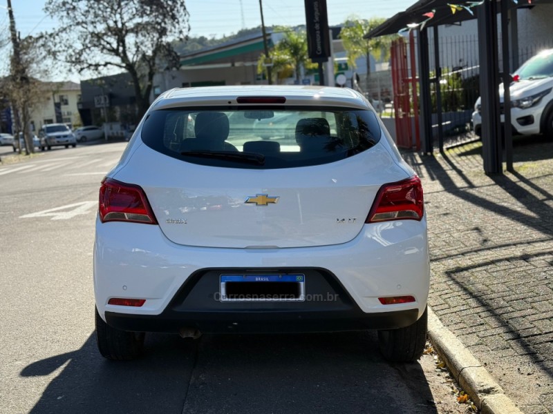 ONIX 1.4 MPFI LT 8V FLEX 4P MANUAL - 2019 - PAROBé