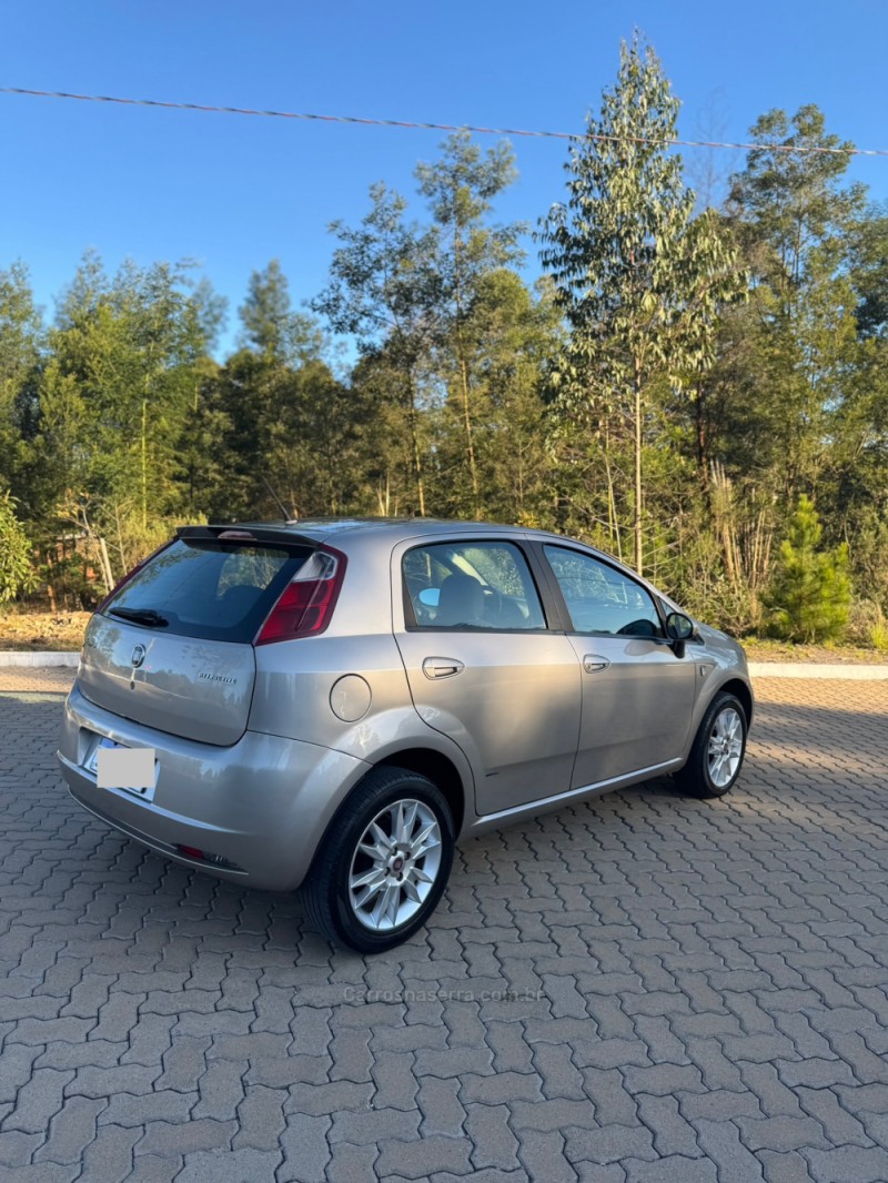 PUNTO 1.4 ATTRACTIVE ITALIA 8V FLEX 4P MANUAL - 2012 - BENTO GONçALVES