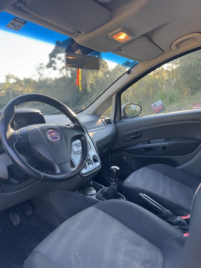 PUNTO 1.4 ATTRACTIVE ITALIA 8V FLEX 4P MANUAL - 2012 - BENTO GONçALVES