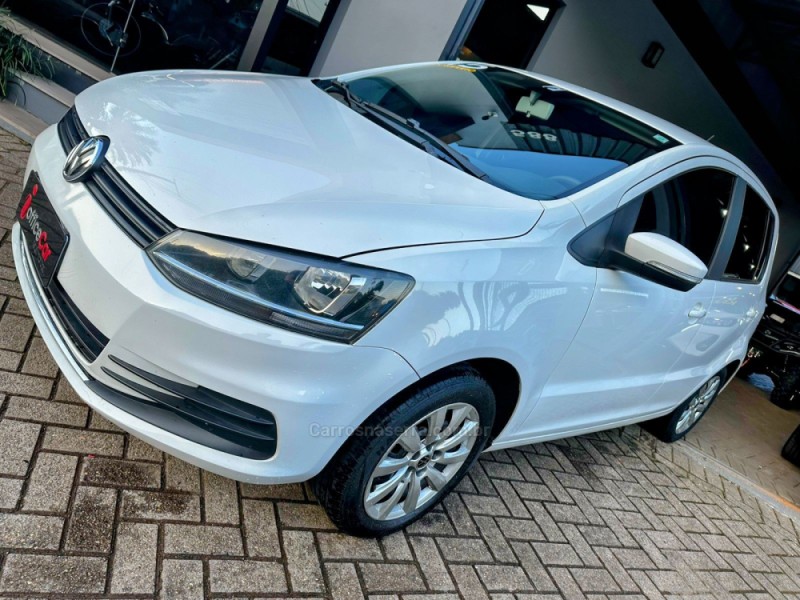 FOX 1.0 MI TRENDLINE 8V FLEX 4P MANUAL - 2015 - TRêS COROAS
