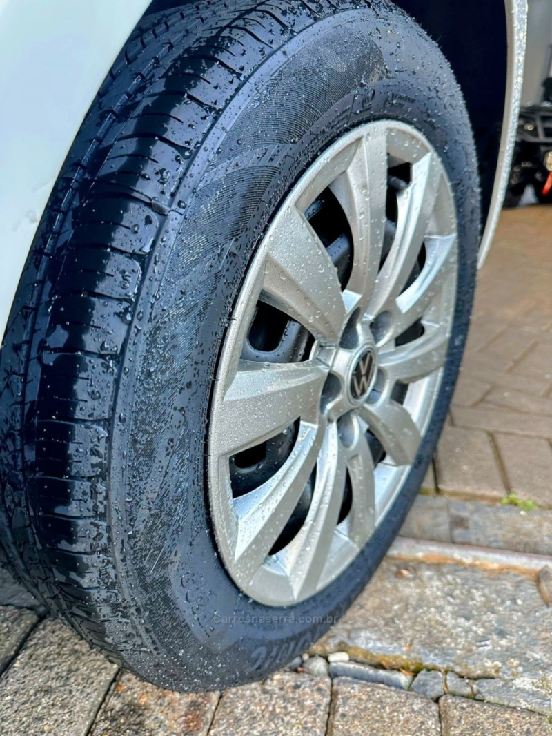 FOX 1.0 MI TRENDLINE 8V FLEX 4P MANUAL - 2015 - TRêS COROAS