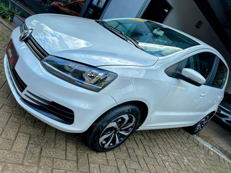FOX 1.0 MI TRENDLINE 8V FLEX 4P MANUAL - 2015 - TRêS COROAS