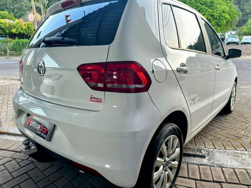 FOX 1.0 MI TRENDLINE 8V FLEX 4P MANUAL - 2015 - TRêS COROAS