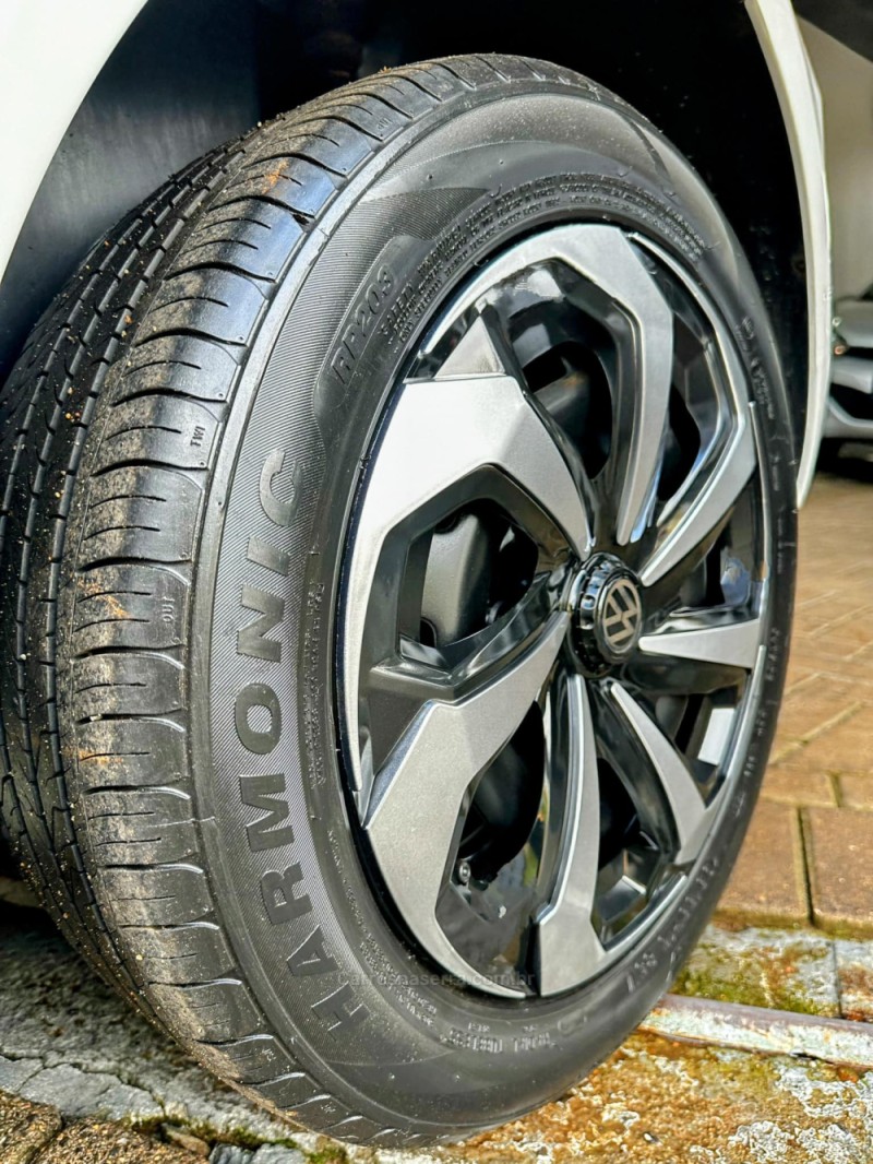 FOX 1.0 MI TRENDLINE 8V FLEX 4P MANUAL - 2015 - TRêS COROAS