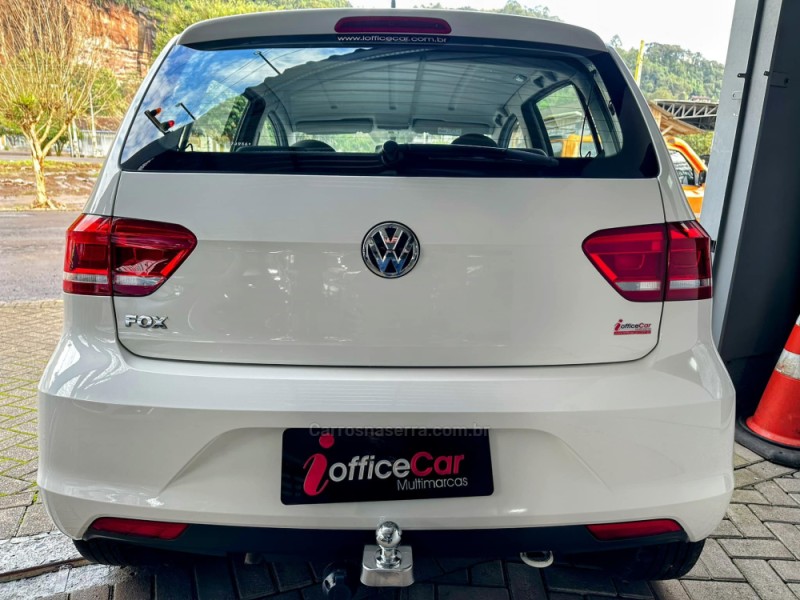 FOX 1.0 MI TRENDLINE 8V FLEX 4P MANUAL - 2015 - TRêS COROAS