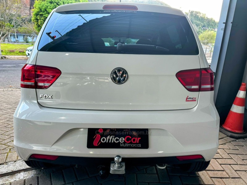 FOX 1.0 MI TRENDLINE 8V FLEX 4P MANUAL - 2015 - TRêS COROAS