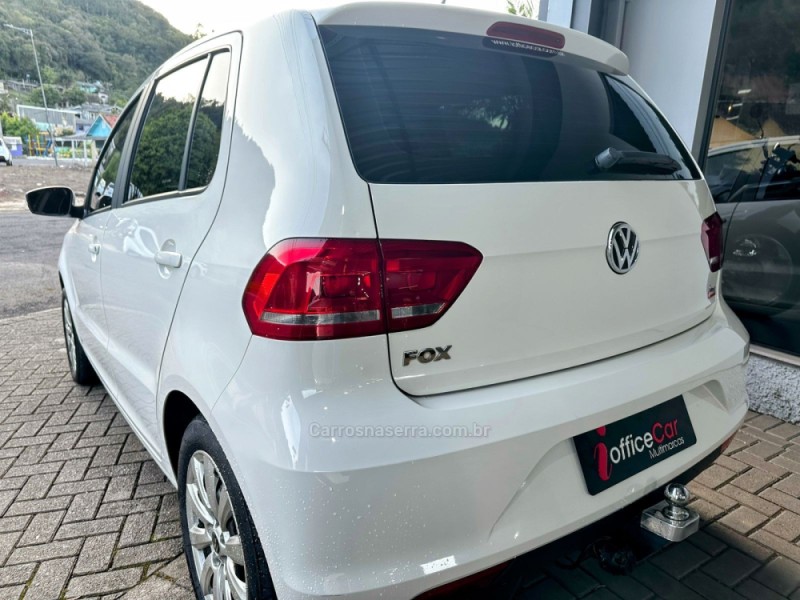 FOX 1.0 MI TRENDLINE 8V FLEX 4P MANUAL - 2015 - TRêS COROAS