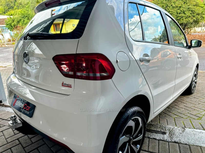 FOX 1.0 MI TRENDLINE 8V FLEX 4P MANUAL - 2015 - TRêS COROAS