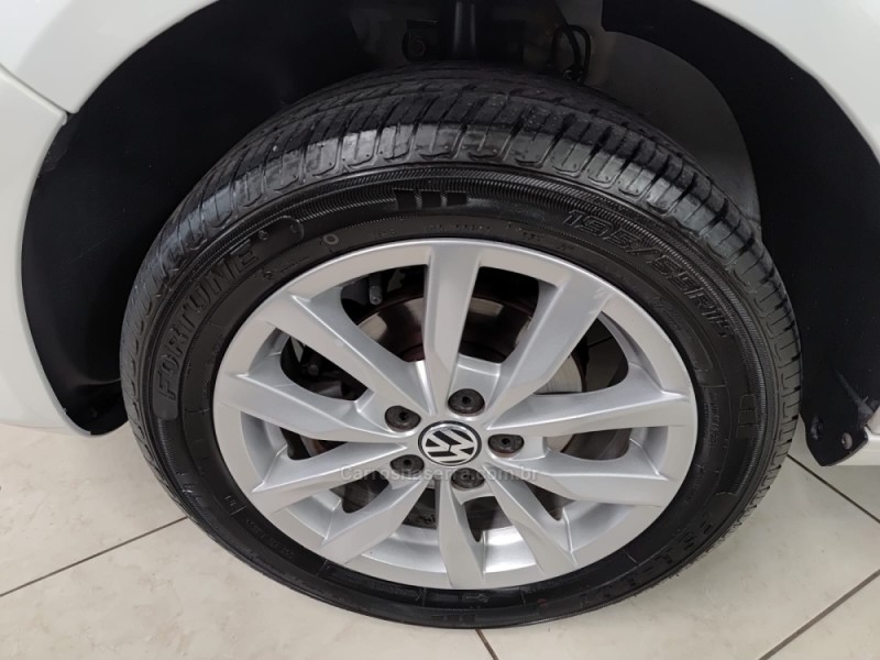 FOX 1.6 MI ITREND 8V FLEX 4P MANUAL - 2014 - FARROUPILHA