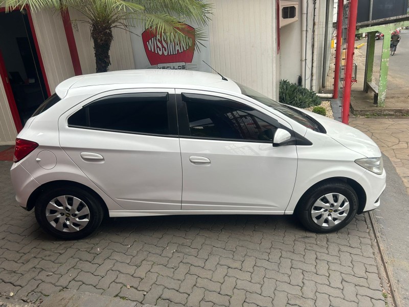 ONIX 1.0 MPFI LT 8V FLEX 4P MANUAL - 2014 - TRêS COROAS