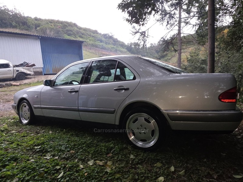 320 E 3.2 6 CILINDROS 24V GASOLINA 4P AUTOMÁTICO - 1996 - CAXIAS DO SUL