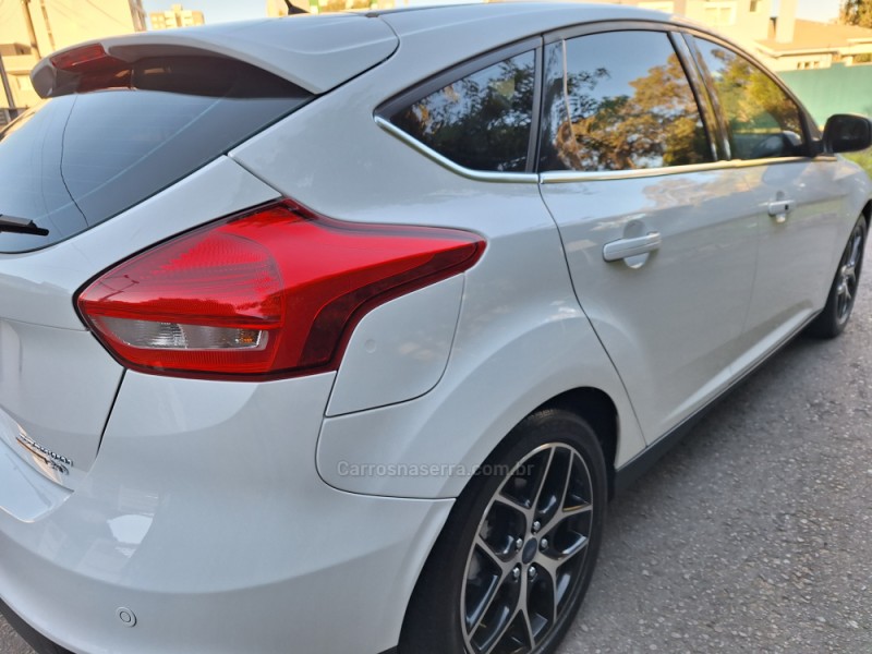 focus 2.0 titanium hatch 16v flex 4p automatico 2016 caxias do sul