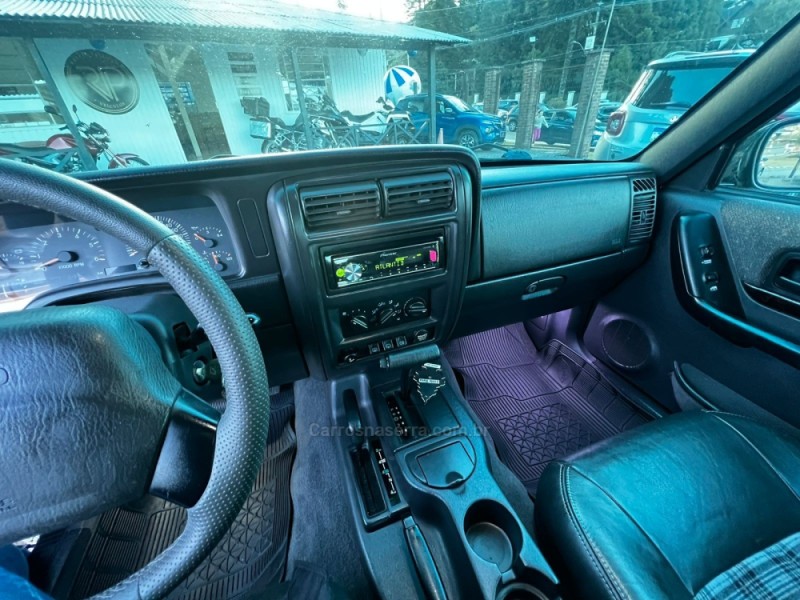 CHEROKEE 4.0 SPORT 4X4 6I 12V GASOLINA 4P AUTOMÁTICO - 2000 - CANELA