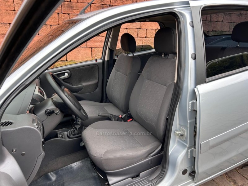 CORSA 1.4 MPFI PREMIUM SEDAN 8V FLEX 4P MANUAL - 2010 - VENâNCIO AIRES