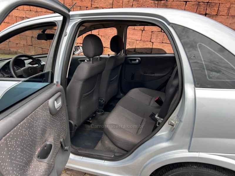 CORSA 1.4 MPFI PREMIUM SEDAN 8V FLEX 4P MANUAL - 2010 - VENâNCIO AIRES