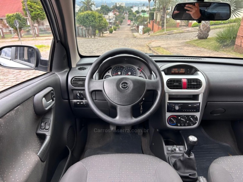 CORSA 1.4 MPFI PREMIUM SEDAN 8V FLEX 4P MANUAL - 2010 - VENâNCIO AIRES