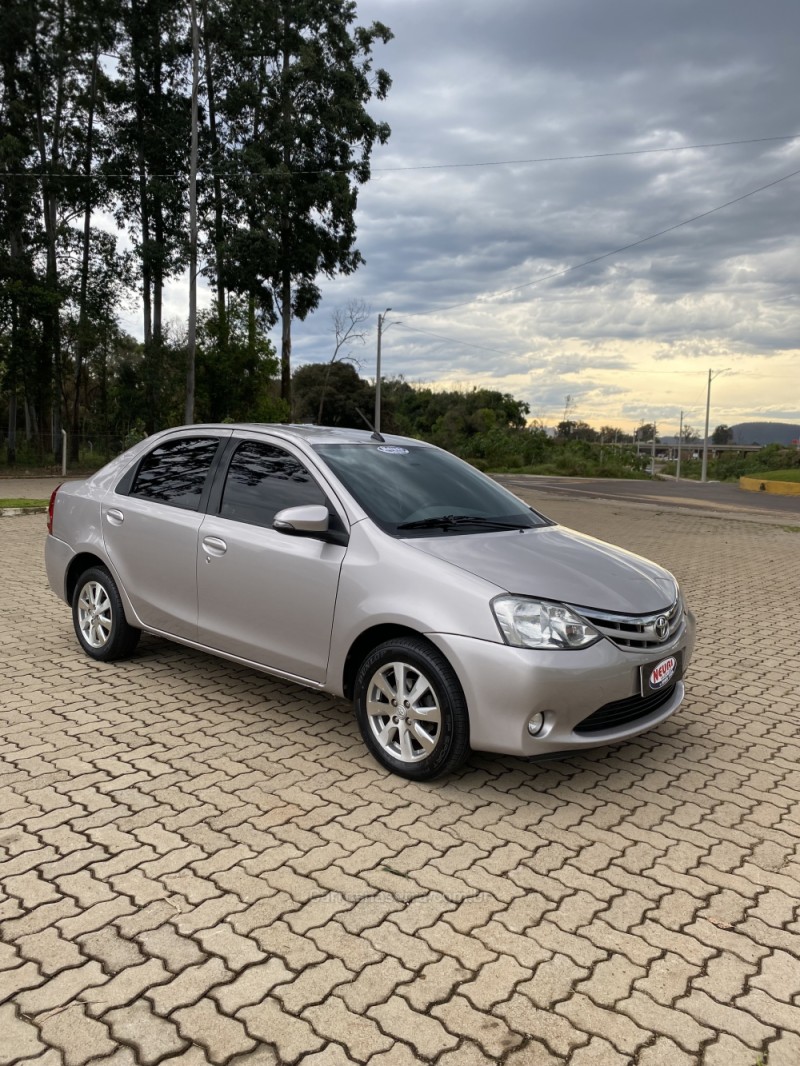 ETIOS 1.5 XLS 16V FLEX 4P AUTOMÁTICO