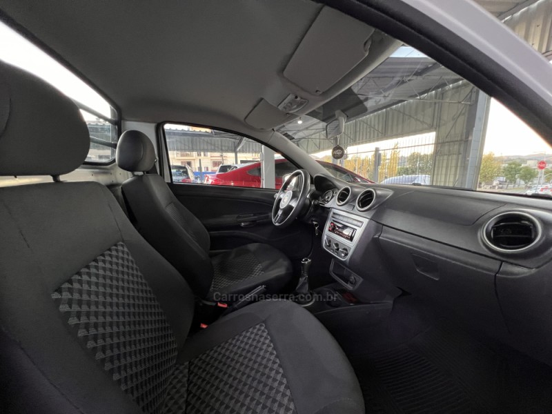 SAVEIRO 1.6 MI TRENDLINE CS 8V FLEX 2P MANUAL - 2015 - BOM PRINCíPIO
