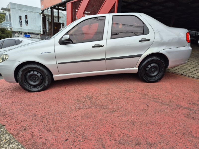 SIENA 1.0 MPI FIRE CELEBRATION 8V FLEX 4P MANUAL - 2010 - FARROUPILHA