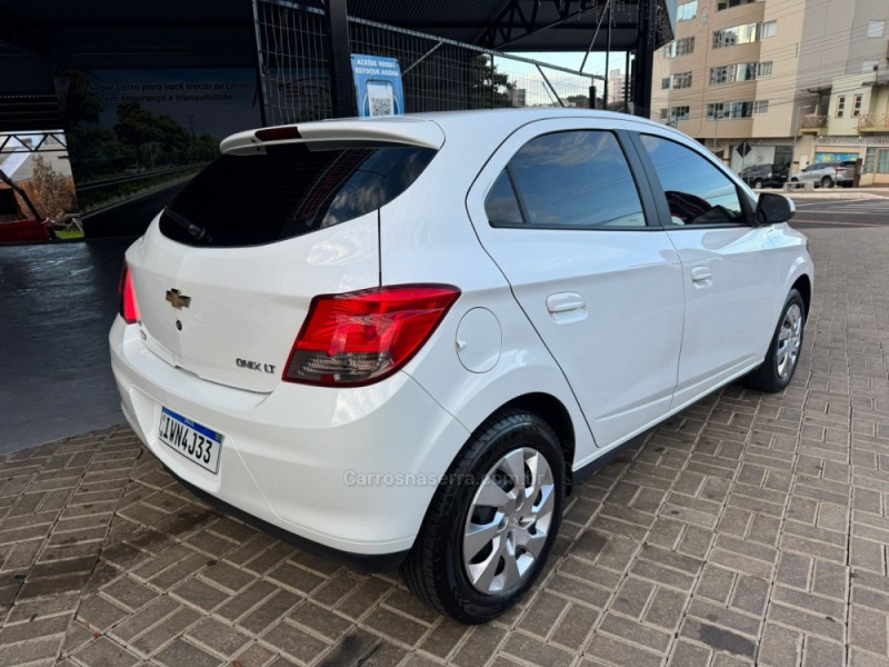 ONIX 1.4 MPFI LT 8V FLEX 4P MANUAL - 2015 - TAPEJARA