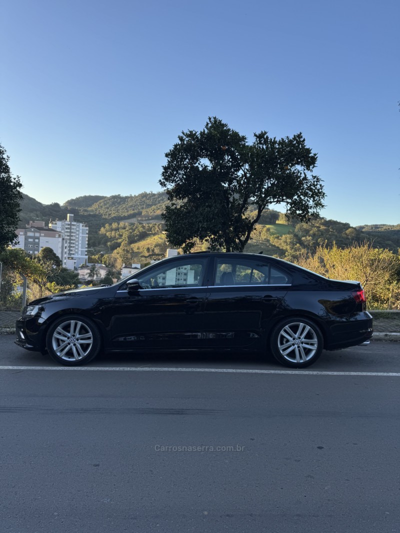 JETTA 2.0 TSI HIGHLINE 211CV GASOLINA 4P DSG - 2016 - NOVA ARAçá