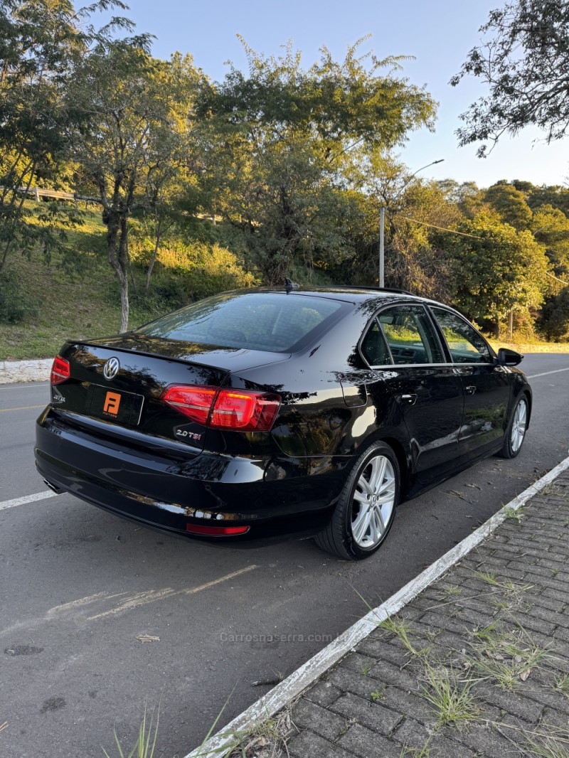 JETTA 2.0 TSI HIGHLINE 211CV GASOLINA 4P DSG - 2016 - NOVA ARAçá