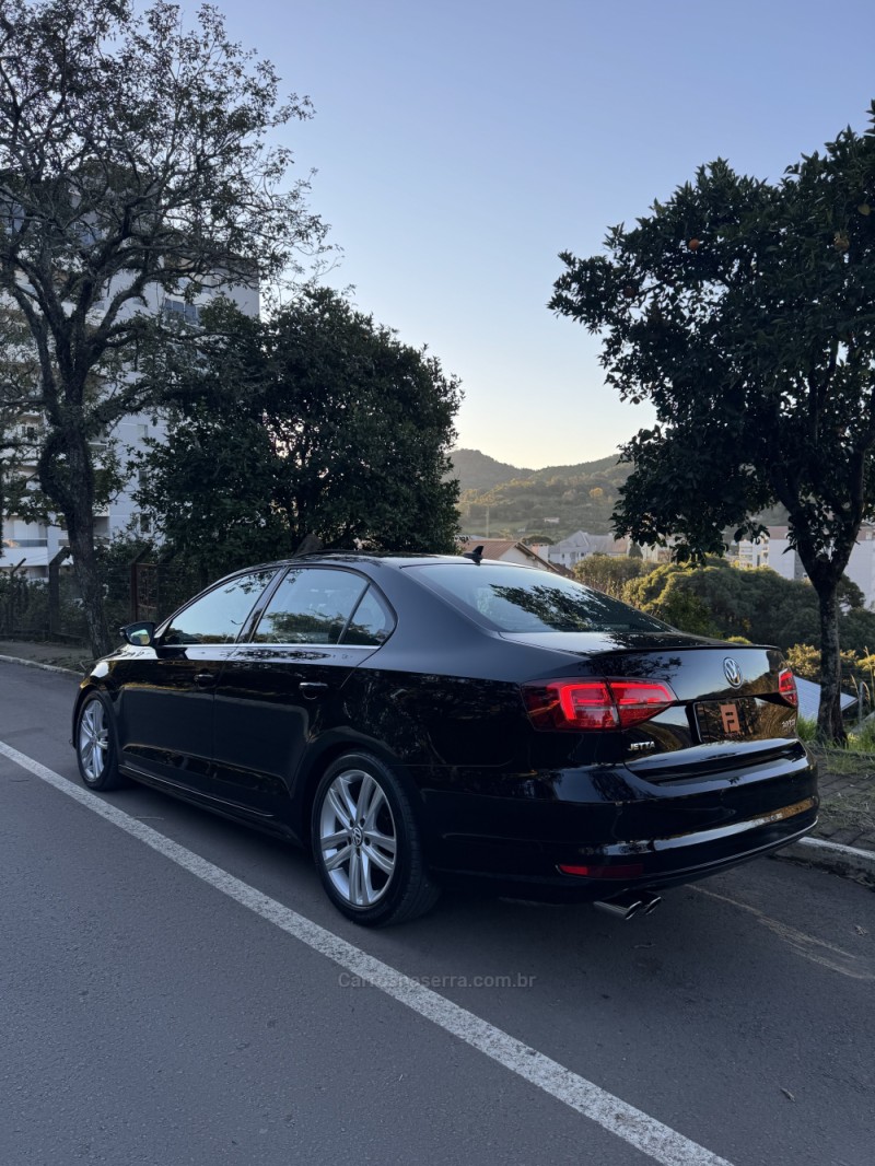 JETTA 2.0 TSI HIGHLINE 211CV GASOLINA 4P DSG - 2016 - NOVA ARAçá