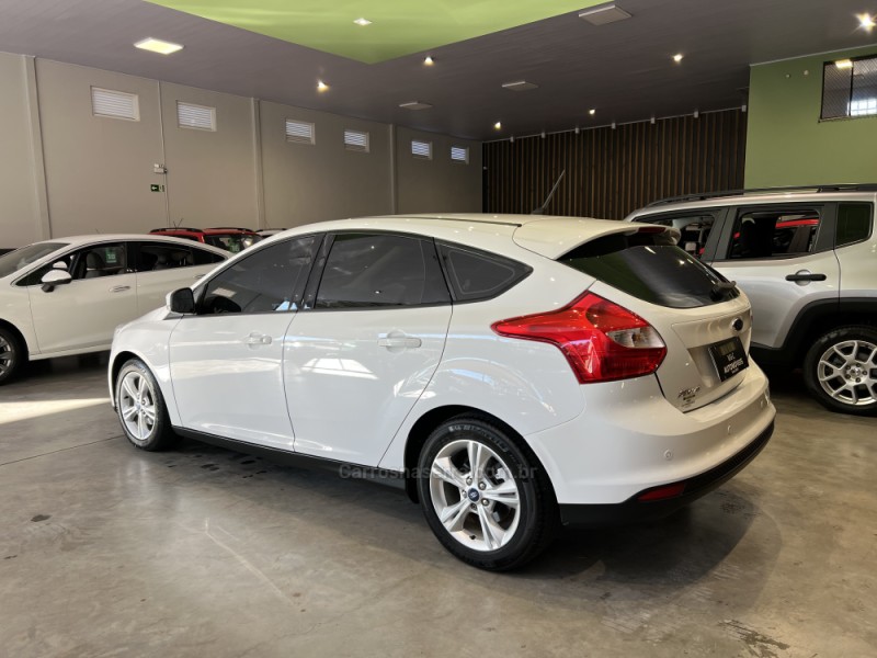 FOCUS 1.6 SE HATCH 16V FLEX 4P AUTOMÁTICO - 2015 - CAXIAS DO SUL