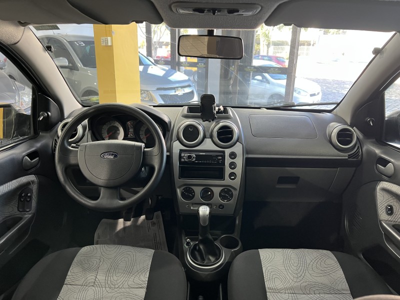 FIESTA 1.6 MPI CLASS SEDAN 8V FLEX 4P MANUAL - 2010 - CAXIAS DO SUL