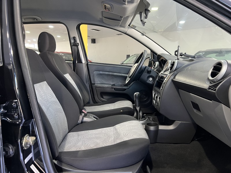 FIESTA 1.6 MPI CLASS SEDAN 8V FLEX 4P MANUAL - 2010 - CAXIAS DO SUL