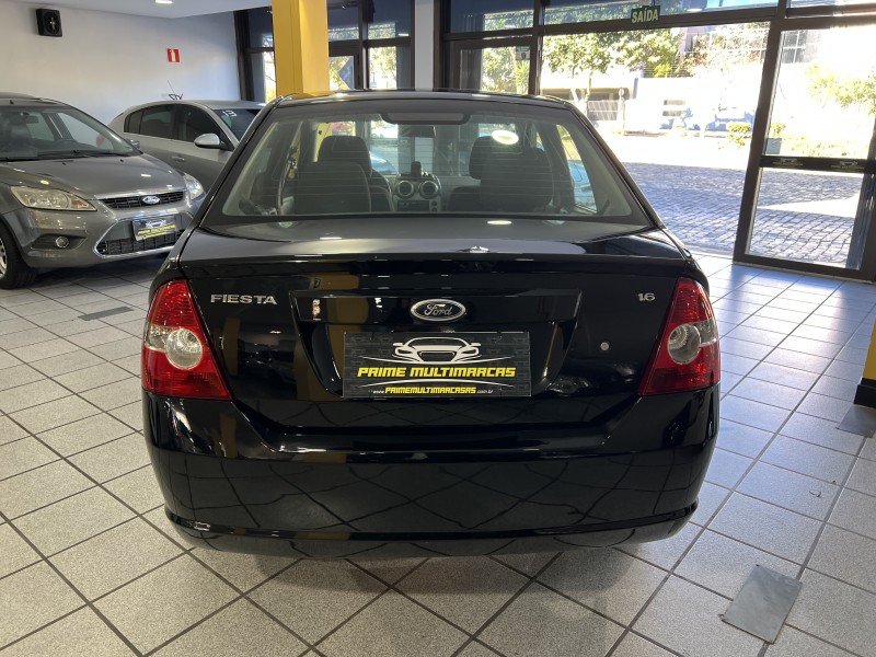 FIESTA 1.6 MPI CLASS SEDAN 8V FLEX 4P MANUAL - 2010 - CAXIAS DO SUL