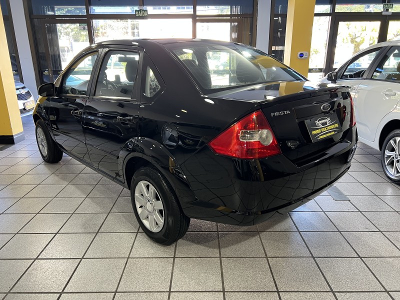 FIESTA 1.6 MPI CLASS SEDAN 8V FLEX 4P MANUAL - 2010 - CAXIAS DO SUL