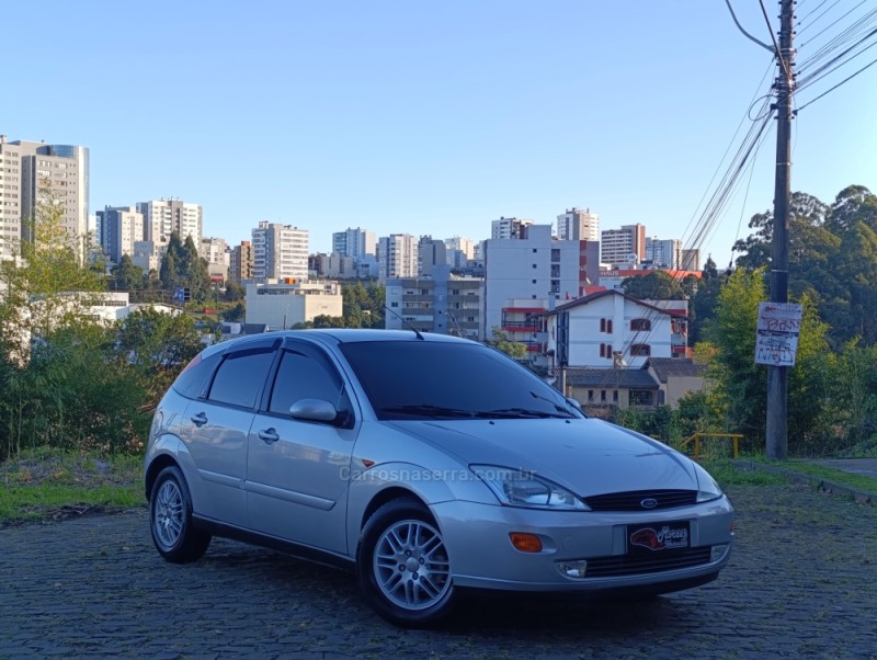 FOCUS 2.0 GHIA 16V FLEX 4P MANUAL - 2003 - CAXIAS DO SUL