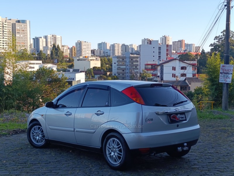 FOCUS 2.0 GHIA 16V FLEX 4P MANUAL - 2003 - CAXIAS DO SUL