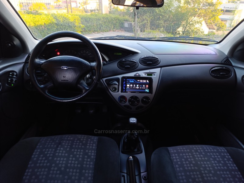 FOCUS 2.0 GHIA 16V FLEX 4P MANUAL - 2003 - CAXIAS DO SUL