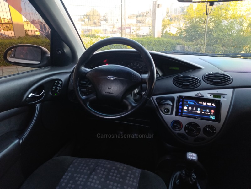 FOCUS 2.0 GHIA 16V FLEX 4P MANUAL - 2003 - CAXIAS DO SUL