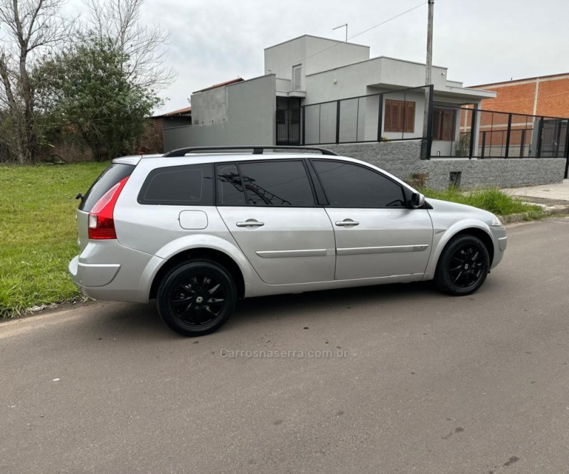 MÉGANE 1.6 DYNAMIQUE GRAND TOUR 16V FLEX 4P MANUAL - 2012 - CAMPO BOM