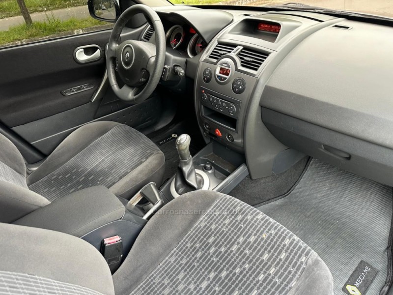 MÉGANE 1.6 DYNAMIQUE GRAND TOUR 16V FLEX 4P MANUAL - 2012 - CAMPO BOM