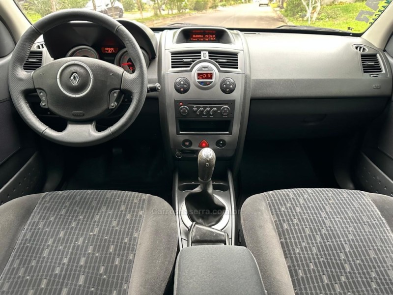 MÉGANE 1.6 DYNAMIQUE GRAND TOUR 16V FLEX 4P MANUAL - 2012 - CAMPO BOM