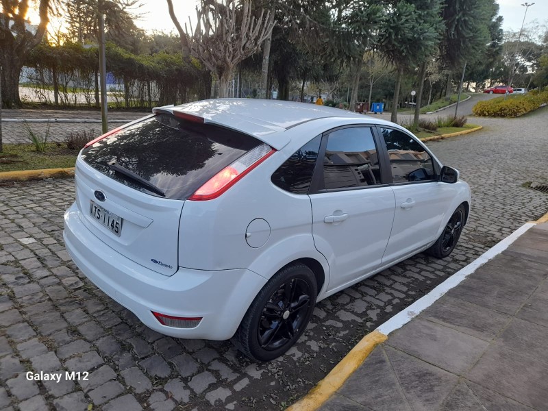 FOCUS 1.6 GLX 16V FLEX 4P MANUAL - 2013 - FARROUPILHA