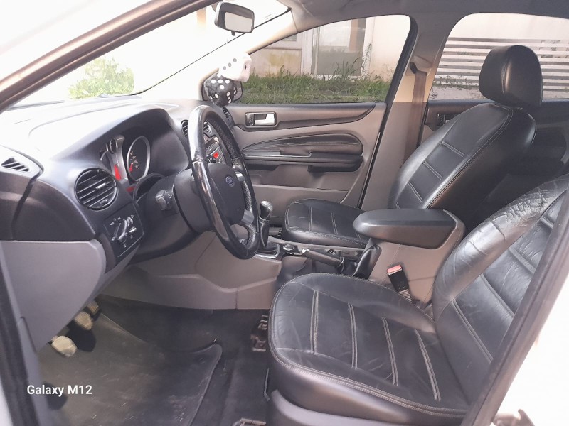 FOCUS 1.6 GLX 16V FLEX 4P MANUAL - 2013 - FARROUPILHA