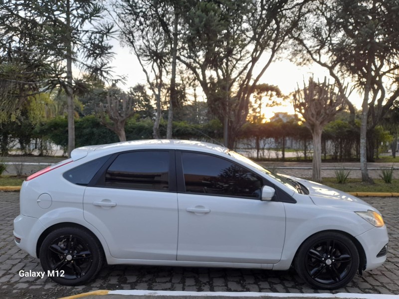 FOCUS 1.6 GLX 16V FLEX 4P MANUAL - 2013 - FARROUPILHA