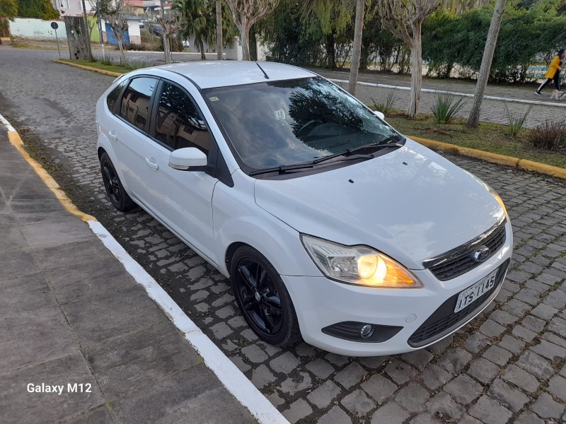 FOCUS 1.6 GLX 16V FLEX 4P MANUAL - 2013 - FARROUPILHA